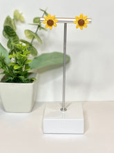 Load image into Gallery viewer, Sunflower Studs