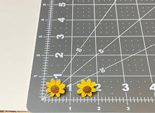 Load image into Gallery viewer, Sunflower Studs
