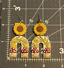 Load image into Gallery viewer, Sunflower & Mushroom Arches