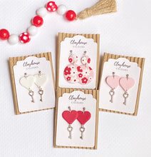 Load image into Gallery viewer, Heart & Keys