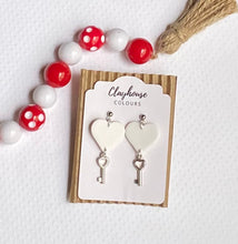 Load image into Gallery viewer, Heart & Keys