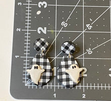 Load image into Gallery viewer, Gingham Ghost