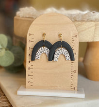 Load image into Gallery viewer, Leopard Hearts & Arches